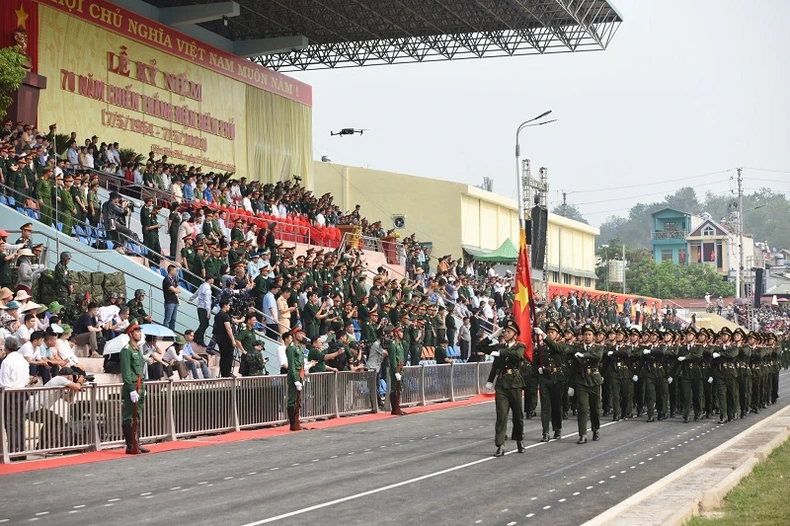 Những hình ảnh ấn tượng tại lễ sơ duyệt diễu binh, diễu hành chuẩn bị Kỷ niệm 70 năm Chiến thắng Điện Biên Phủ ảnh 5