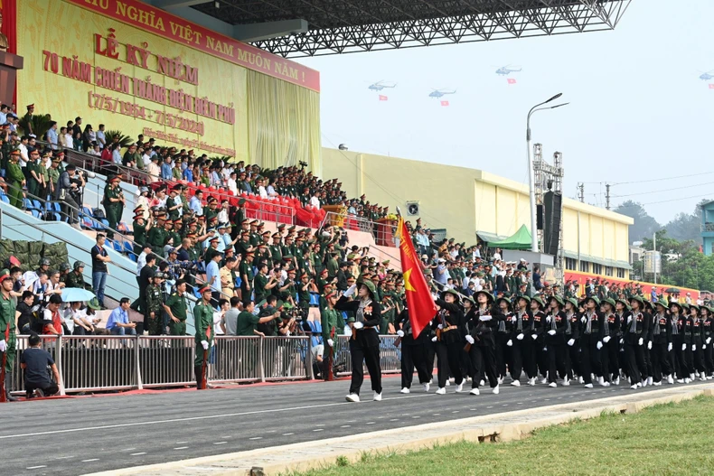 Những hình ảnh ấn tượng tại lễ sơ duyệt diễu binh, diễu hành chuẩn bị Kỷ niệm 70 năm Chiến thắng Điện Biên Phủ ảnh 6