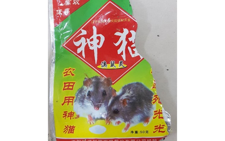 Các thành phần chính trong thuốc diệt chuột dạng bột là gì?
