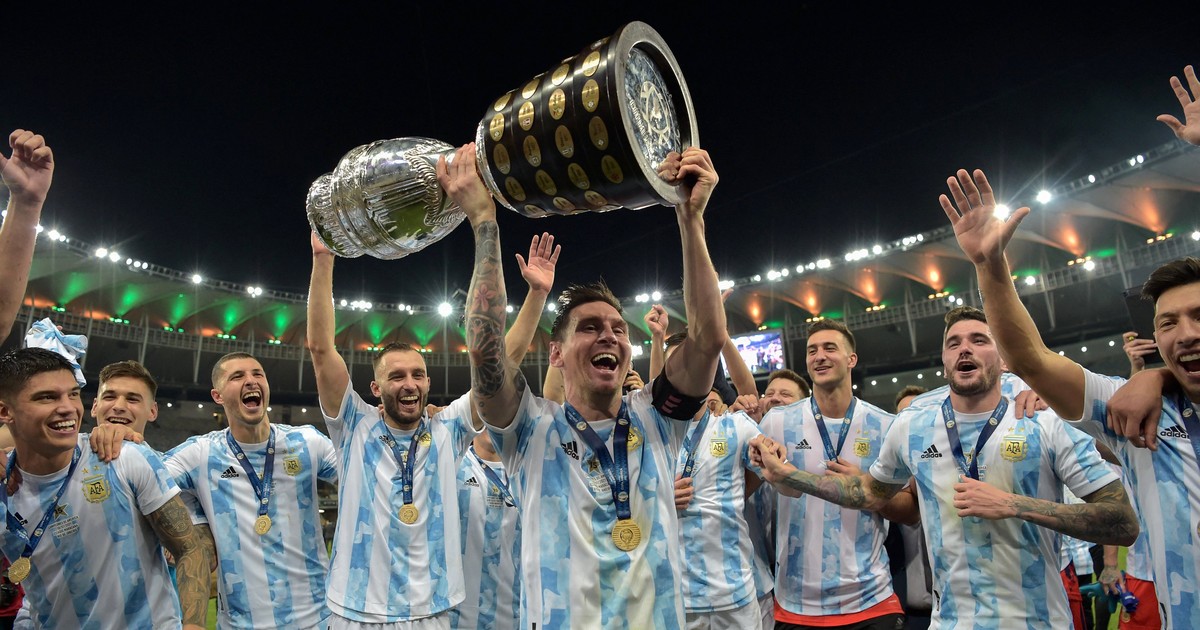Đội tuyển Argentina của Messi vừa giành chiến thắng ấn tượng trong giải đấu Copa America. Hãy xem hình ảnh của các cầu thủ đặc biệt này khi để lại dấu ấn trong lịch sử bóng đá, và cùng ăn mừng với Messi và các đồng đội của anh.