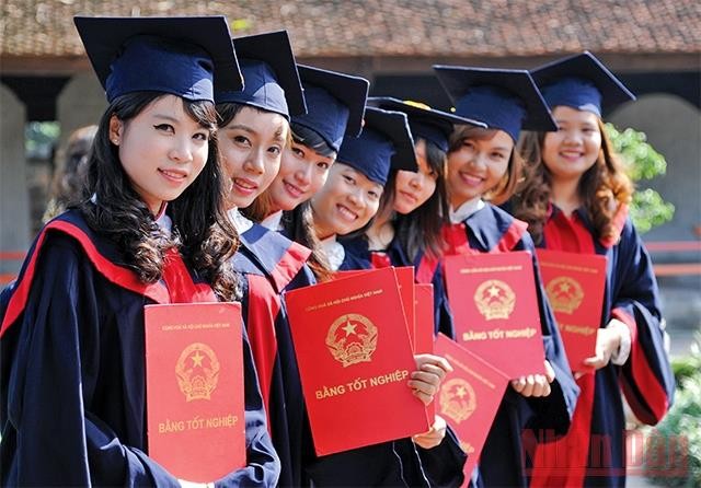 Bài viết trả lời các câu hỏi “chủ nghĩa xã hội là gì?” và “tại sao Việt Nam lựa chọn con đường chủ nghĩa xã hội?”