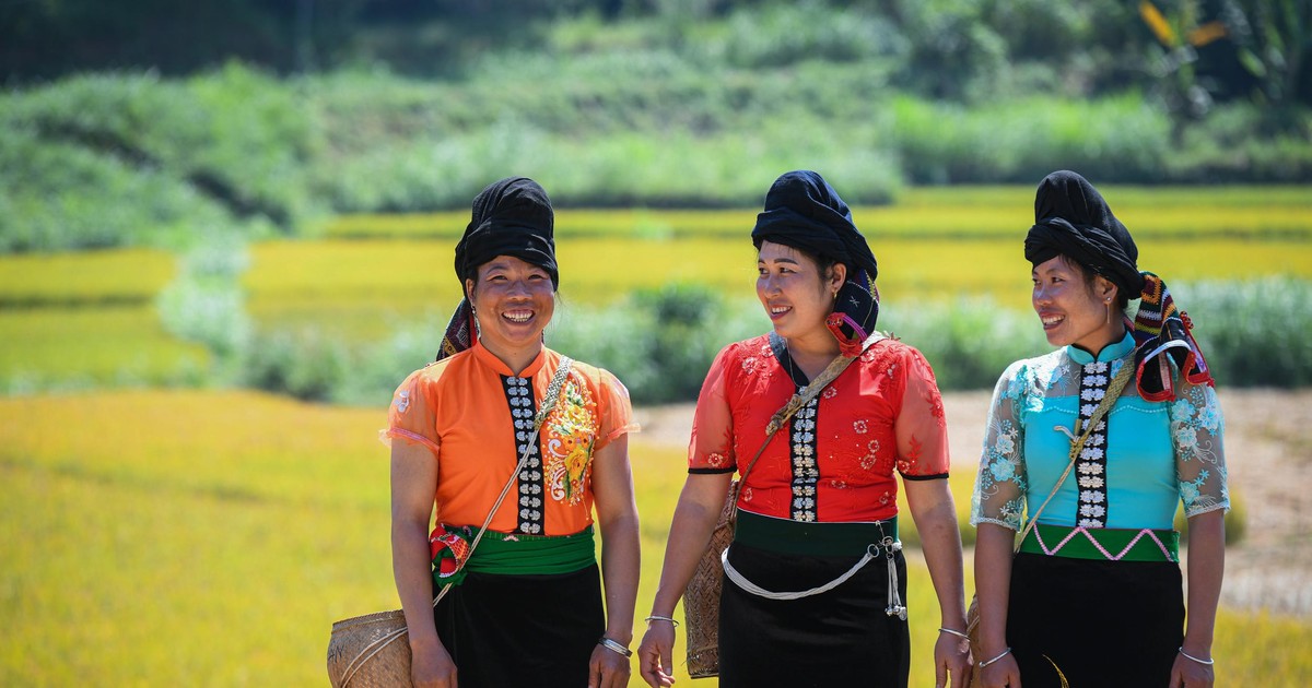 Những bức ảnh đẹp Dân tộc xinh mun Trong những trang phục truyền thống