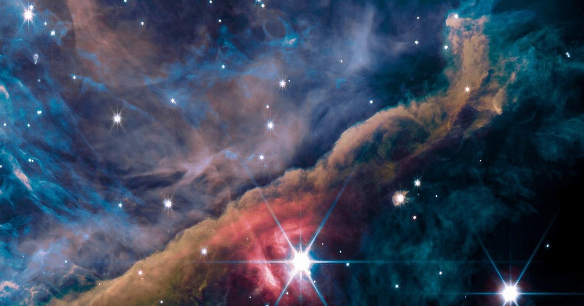 Tinh vân Orion: Tinh vân Orion là một trong những vật thể đẹp và nổi tiếng nhất trong vũ trụ. Chiêm ngưỡng bức tranh Tinh vân Orion sẽ đưa chúng ta vào một thế giới kỳ diệu, nơi mà các vì sao và bụi sao không ngừng rực rỡ và mê hoặc. (Translation: Orion Nebula is one of the most beautiful and famous objects in the universe. Admiring the Orion Nebula painting will take us into a wonderful world where stars and dust never stop glittering and mesmerizing.)