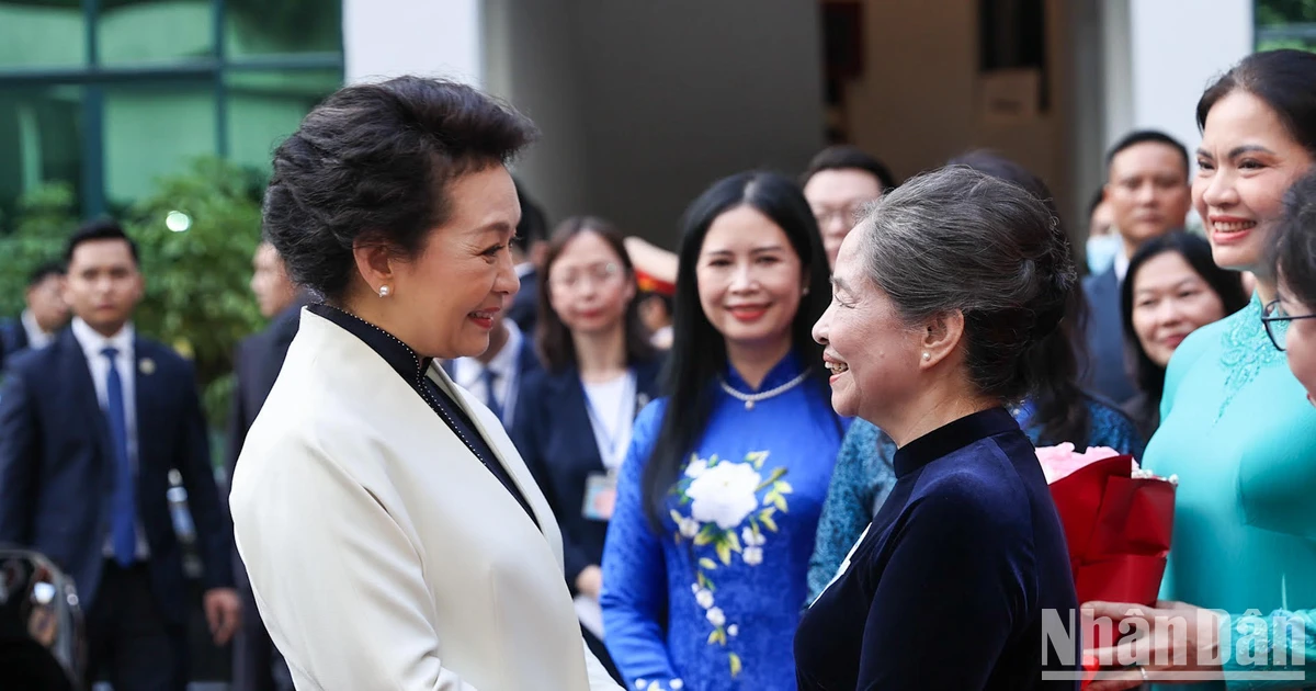 View - [Ảnh] Phu nhân Tổng Bí thư Nguyễn Phú Trọng và Phu nhân Tổng Bí thư, Chủ tịch Trung Quốc thăm Bảo tàng Phụ nữ Việt Nam