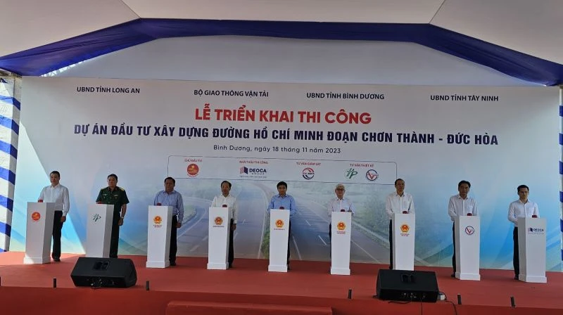 Khởi công dự án đường Hồ Chí Minh đoạn Chơn Thành-Đức Hòa ảnh 1