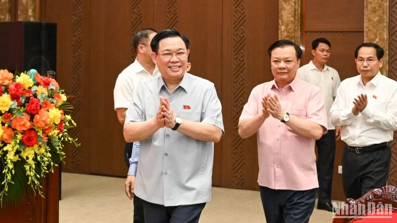 [Ảnh] Chủ tịch Quốc hội Vương Đình Huệ làm việc với Ban Thường vụ Thành ủy Hà Nội ảnh 7