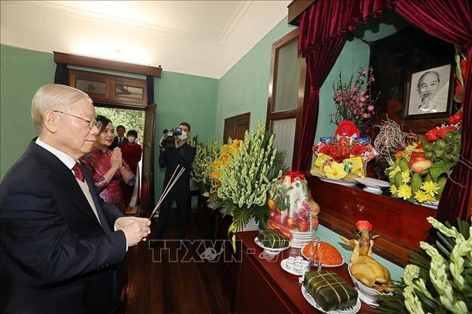 View - Tổng Bí thư Nguyễn Phú Trọng dâng hương tưởng niệm Chủ tịch Hồ Chí Minh