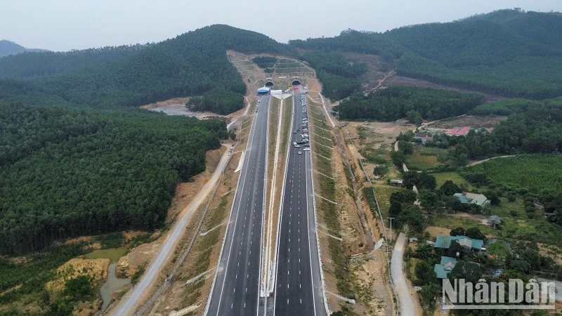 View - 8 tuyến cao tốc được nâng tốc độ tối đa 90km/giờ 