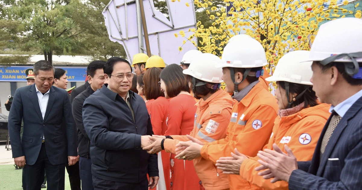 Thủ tướng Chính phủ Phạm Minh Chính chung vui cùng công nhân tỉnh Thanh Hóa trong chương trình Ngày hội Công nhân - Đón chào Xuân mới 2024.