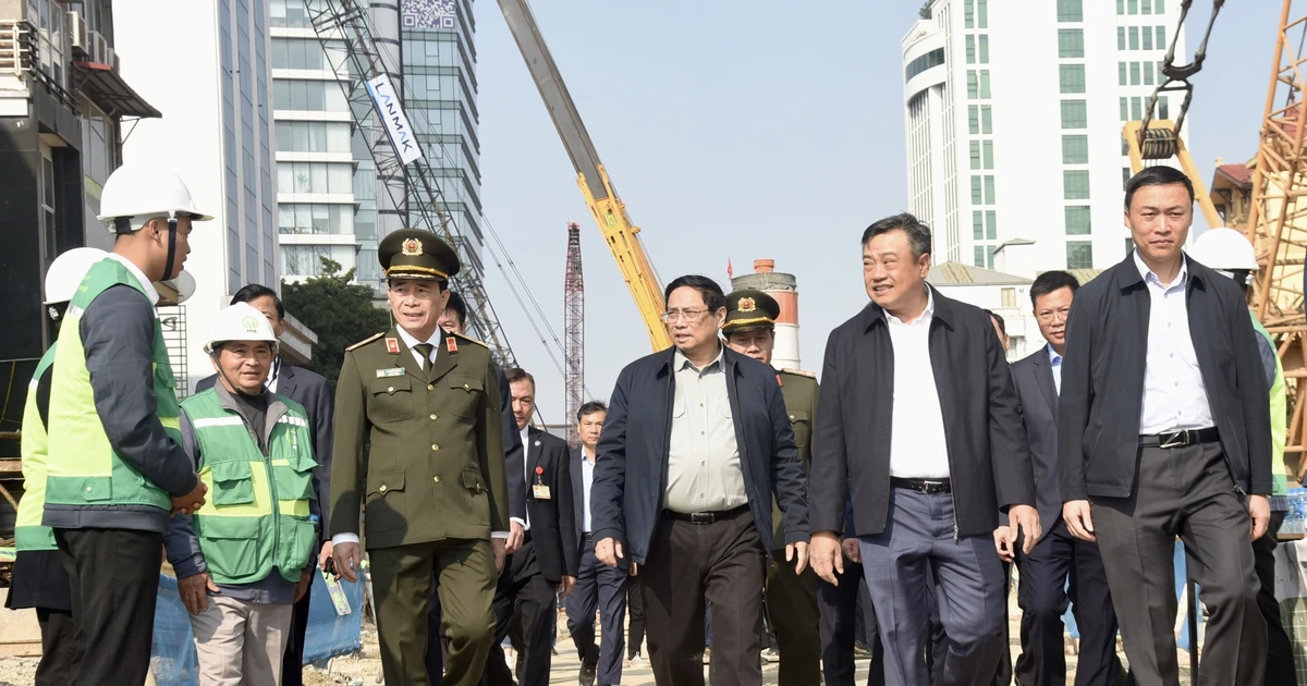 Thủ tướng Phạm Minh Chính kiểm tra công tác ứng trực Tết một số đơn vị, công trình trọng điểm tại Hà Nội ảnh 3