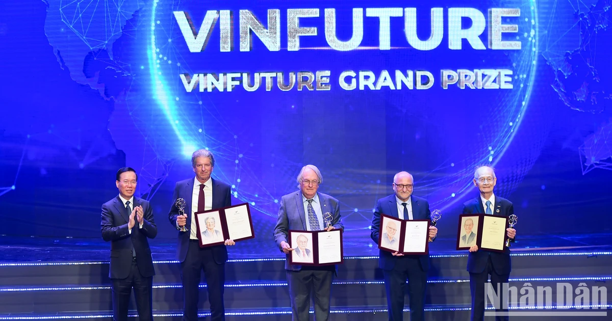 View - 4 nhà khoa học phát minh pin mặt trời và pin Lithium-ion nhận Giải thưởng chính VinFuture 2023