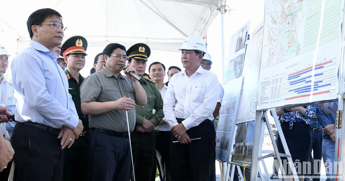 Thủ tướng Phạm Minh Chính kiểm tra thi công dự án đường Vành đai 3 Thành phố Hồ Chí Minh ảnh 3