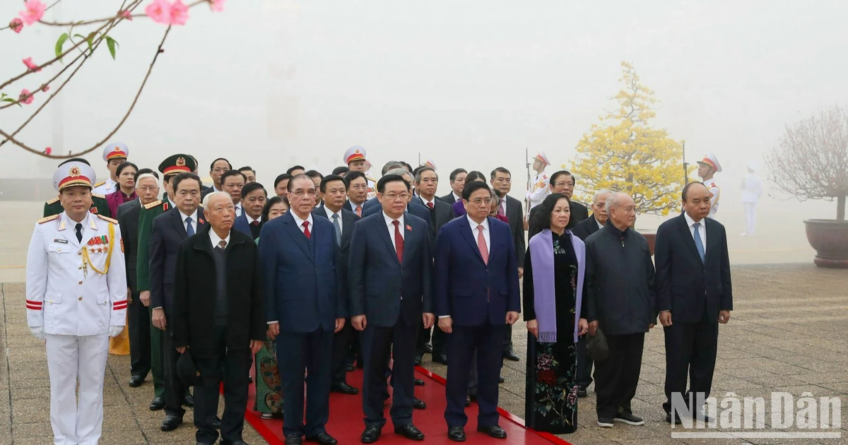 [Ảnh] Lãnh đạo Đảng, Nhà nước đặt vòng hoa và vào Lăng viếng Chủ tịch Hồ Chí Minh ảnh 3