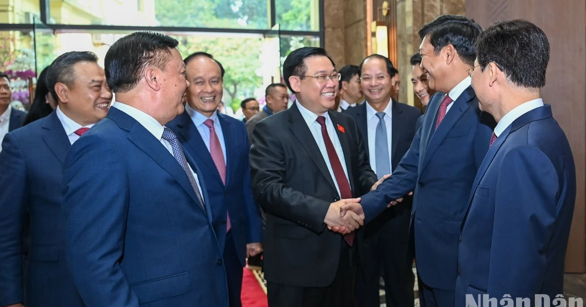 View - [Ảnh] Chủ tịch Quốc hội Vương Đình Huệ thăm, chúc Tết Đảng bộ, chính quyền và nhân dân Hà Nội