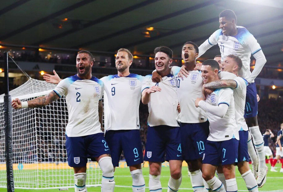 Raheem Sterling - Ngôi Sao Sáng Giá Của Bóng Đá Anh Hành Trình Từ Một Cầu Thủ Trẻ Đến Biểu Tượng Của Giới Trẻ