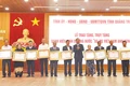 Lãnh đạo tỉnh Quảng Trị trao danh hiệu “Bà mẹ Việt Nam Anh hùng” cho đại diện thân nhân các bà mẹ được truy tặng.