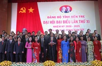 Ban Chấp hành Đảng bộ tỉnh Bến Tre khóa 11, nhiệm kỳ 2020 - 2025 ra mắt Đại hội.