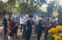 Đông đảo cán bộ nhân dân trong tỉnh tham gia Lễ dâng hương tưởng niệm.