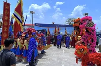 Đông đảo ngư dân miền biển Sông Đốc tham gia lễ hội Nghinh Ông.