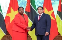 Thủ tướng Phạm Minh Chính hội kiến Chủ tịch Quốc hội Mozambique Esperança Bias. (Ảnh: TRẦN HẢI)