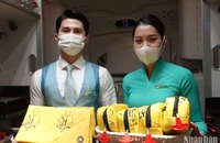 Hàng trăm chiếc áo phao không đủ tiêu chuẩn an toàn được “tái sinh” một vòng đời mới, trở thành những chiếc túi mang tính ứng dụng cao, giúp giảm thiểu một lượng lớn chất thải ra môi trường.