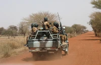 Binh sĩ Burkina Faso tuần tra trên đường Gorgadji tại vùng Sahel, ngày 3/3/2019. (Ảnh: Reuters)