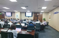 Quang cảnh Hội nghị giữa Bộ Công thương, EVN với chủ đầu tư các dự án năng lượng tái tạo chuyển tiếp.