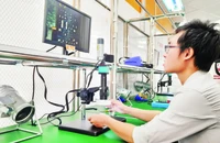 Đào tạo nguồn nhân lực vi mạch bán dẫn tại Trung tâm Điện tử và Vi mạch bán dẫn Khu Công nghệ cao Thành phố Hồ Chí Minh.