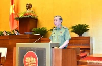 Bộ trưởng Công an Tô Lâm trình bày Tờ trình về dự án Luật sửa đổi, bổ sung một số điều của Luật Công an nhân dân. (Ảnh: ĐĂNG KHOA)
