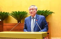 Chánh án Tòa án nhân dân tối cao Nguyễn Hòa Bình báo cáo công tác của tòa án nhân dân năm 2023 tại phiên họp sáng 21/11. (Ảnh: DUY LINH)