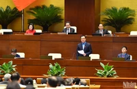 Chủ tịch Tổng Liên đoàn Lao động Việt Nam Nguyễn Đình Khang giải trình, làm rõ một số vấn đề đại biểu Quốc hội nêu. (Ảnh: THỦY NGUYÊN)