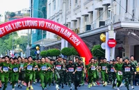 Đông đảo cán bộ, chiến sĩ lực lượng vũ trang Thành phố Hồ Chí Minh tham gia giải chạy. (Ảnh: Hữu Tân)