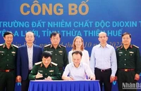 Binh chủng hóa học, Bộ Quốc phòng ký kết bàn giao đất sạch cho lãnh đạo huyện A Lưới.