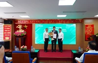Công bố chức danh Tổng Giám đốc Bảo hiểm Agribank cho ông Nguyễn Hồng Phong.