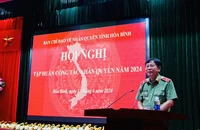 Thiếu tướng Nguyễn Văn Kỷ, Phó Chánh Văn phòng Thường trực Ban Chỉ đạo về Nhân quyền Chính phủ phát biểu tại Hội nghị.