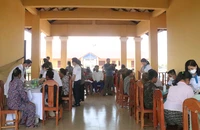 Hoạt động khám bệnh, phát thuốc và tặng quà tại huyện Baribour được thực hiện vào thời điểm nhân dân Campuchia chuẩn bị đón Tết Chol Chhnam Thmay.