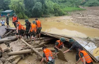 Nỗ lực tìm kiếm các nạn nhân trong vụ lũ quét tại thôn Làng Nủ, Lào Cai.