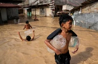 Bão Man-Yi, gây ngập lụt ở Cabanatuan, Nueva Ecija, Philippines. Ảnh: Reuters