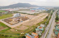 Dự án nhà ở khu công nghiệp Đông Mai tại thị xã Quảng Yên (Quảng Ninh) đang được thi công.