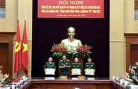 Thượng tướng Võ Minh Lương trao tặng Bằng khen của Bộ trưởng Quốc phòng cho 3 tập thể có thành tích xuất sắc.