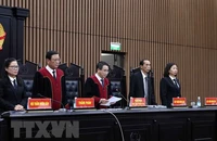 Thẩm phán, Chủ tọa phiên tòa Vũ Quang Huy tuyên án sơ thẩm đối với 54 bị cáo trong vụ án "Chuyến bay giải cứu". (Ảnh: Phạm Kiên/TTXVN)