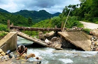 Cầu tràn kết nối bản Na Tao với bản Cơm, xã Pù Nhi, huyện Mường Lát, tỉnh Thanh Hóa bị hư hỏng do mưa lũ.