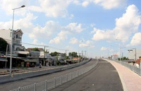 Dự án cầu Long Kiểng (huyện Nhà Bè) có chiều dài hơn 300m, rộng 18-29m, đường dẫn vào cầu khoảng 660m với tổng mức vốn đầu tư 589 tỷ đồng. Công trình được Ủy ban nhân dân Thành phố Hồ Chí Minh phê duyệt từ năm 2001, đến năm 2018 mới được khởi công và dự kiến hoàn thành vào năm 2019.