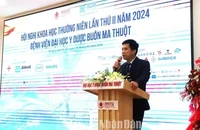 Bác sĩ Chuyên khoa II Võ Minh Thành, Giám đốc Bệnh Viện Đại học Y Dược Buôn Ma Thuột phát biểu khai mạc Hội nghị.