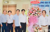 Các đồng chí lãnh đạo Thường trực Tỉnh ủy và Ủy ban nhân dân tỉnh Bạc Liêu đến thăm và chúc mừng Văn phòng đại diện Báo Nhân Dân tại Bạc Liêu, nhân kỷ niệm 99 năm Ngày Báo chí cách mạng Việt Nam.