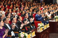 Chủ tịch nước Võ Văn Thưởng cùng các đồng chí lãnh đạo Đảng, Nhà nước và các đại biểu dự Chương trình “Hồ Chí Minh - Hành trình khát vọng 2023”. (Ảnh: Thủy Nguyên)