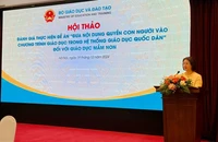 Phó Vụ trưởng Giáo dục mầm non, Bộ Giáo dục và Đào tạo Cù Thị Thủy phát biểu tại hội thảo. 