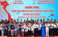 Chương trình “Thanh thiếu niên kiều bào và tuổi trẻ thành phố Hồ Chí Minh với biển, đảo quê hương” tại Vùng 3 Hải quân.