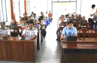 Quang cảnh buổi tuyên truyền về chống khai thác thủy sản bất hợp pháp, không báo cáo, không theo quy định cho ngư dân huyện Núi Thành, Quảng Nam.