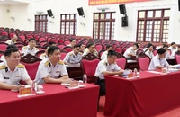 Cán bộ, sĩ quan các cơ quan, đơn vị và đội ngũ cán bộ tàu thuộc Lữ đoàn 127, Lữ đoàn 175 tham dự lớp tập huấn.